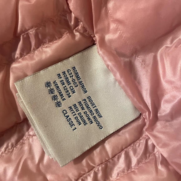 AUTHENTIC Moncler Light Pink Puffer Jacket - Picture 6 of 15